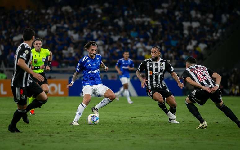 Cruzeiro e Atlético-MG fizeram um clássico equilibrado, pelo Campeonato Brasileiro