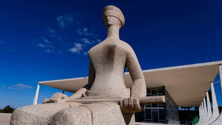 O monumento A Justiça, em frente ao Supremo Tribunal Federal (STF)