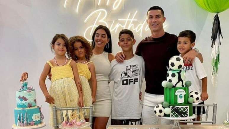 Georgina, Cristiano, Cristiano Jr., Eva, Mateo, Bela e Esmeralda