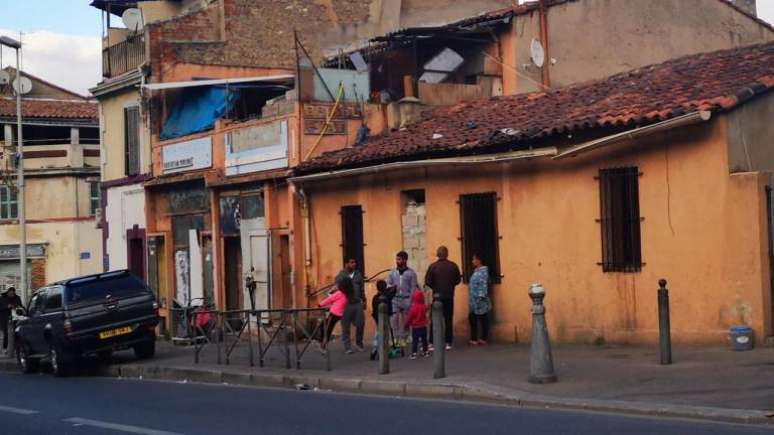 Belle de Mai, bairro mais pobre da França, em Marselha. Segunda maior cidade do país tem duas linhas de metrô.