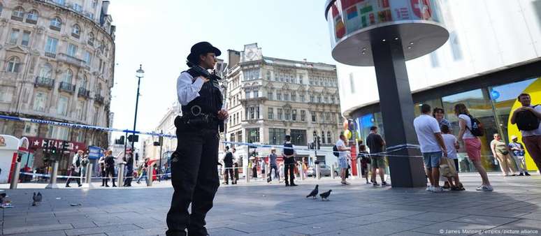 Ataque ocorreu na praça Leicester, local repleto de teatros e lojas frequentado por um grande número de turistas