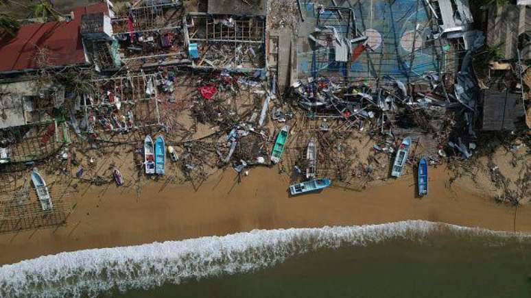 O aumento do nível do mar, causado pelas mudanças climáticas, faz com que as fortes ondas de tempestade fiquem ainda mais perigosas