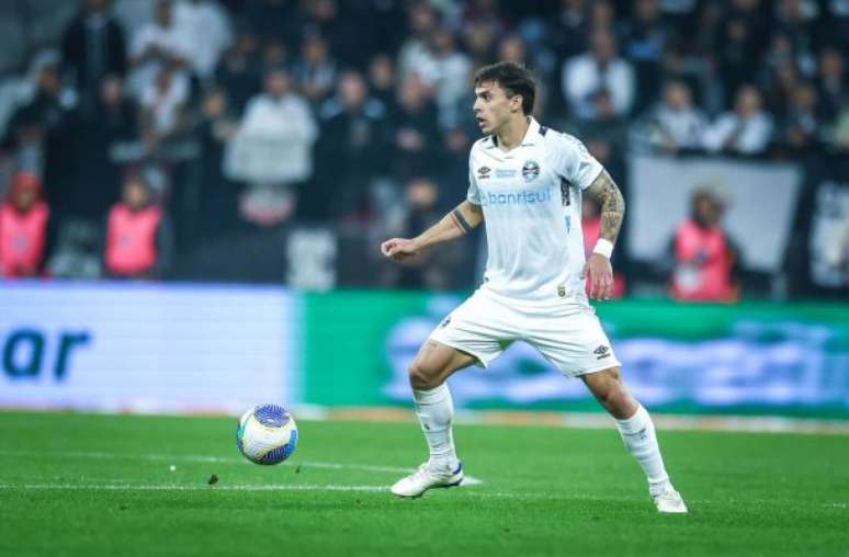 Carballo foi titular do Grêmio nos dois jogos contra o Corinthians pelas oitavas de final da Copa do Brasil –