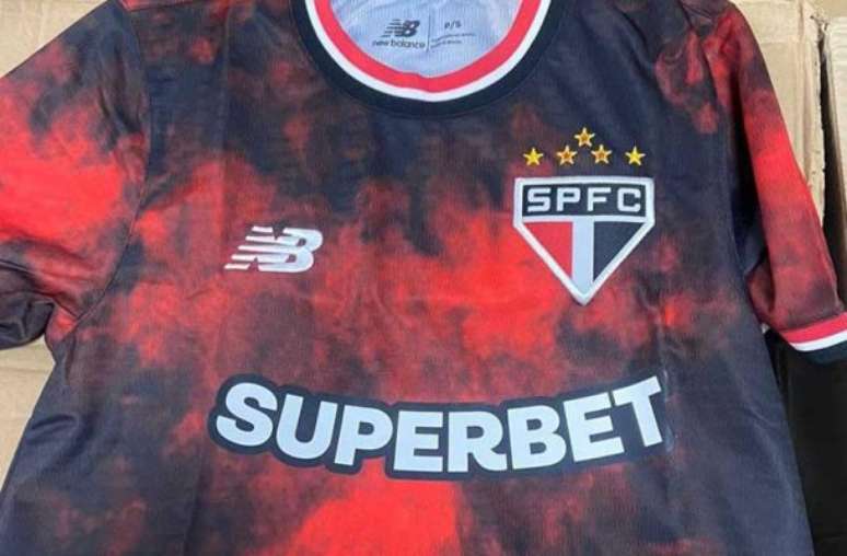 Nova terceira camisa do São Paulo vaza nas redes sociais