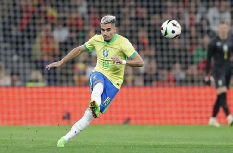 Andreas em ação pelo Fulham da Inglaterra / 