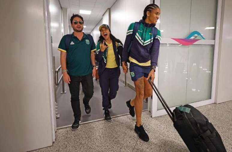 Seleção Feminina de futebol desembarca no Rio de Janeiro