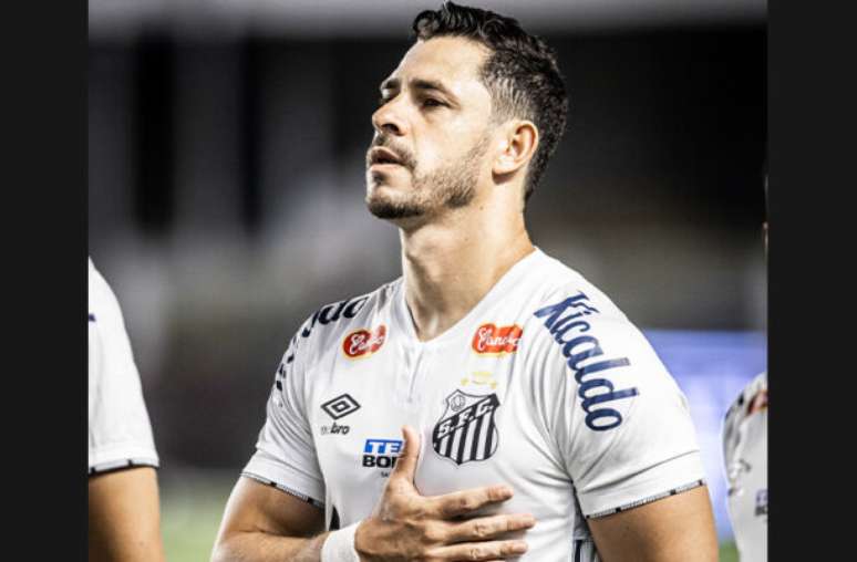 Giuliano ainda segue fora no Santos