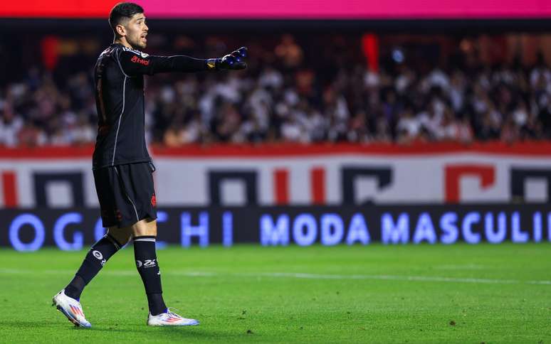 Rossi deu a receita para o Flamengo superar o Bolívar na Libertadores