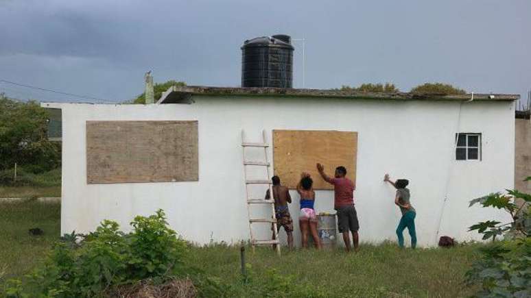 Com os furacões se intensificando com mais rapidez, fica mais difícil conseguir alertas precoces para as pessoas se prepararem com antecedência