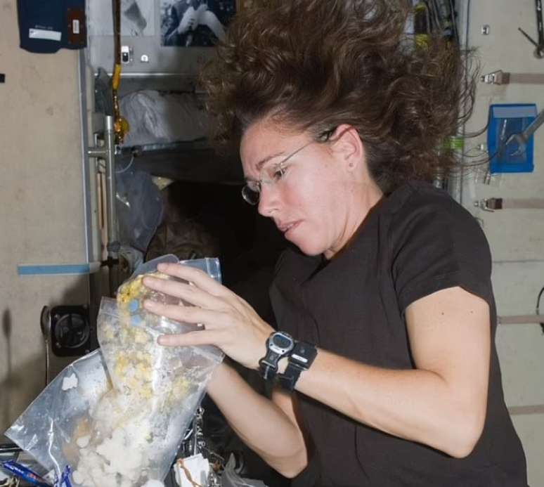 Apesar da distância da Terra, os astronautas na ISS têm uma grande variedade de alimentos