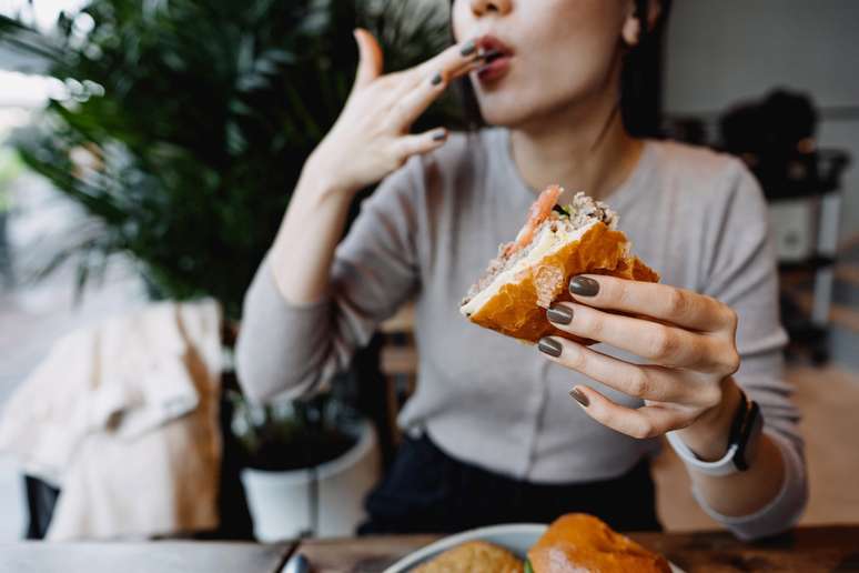 6 Foods That Make Candidiasis Worse and How to Relieve It