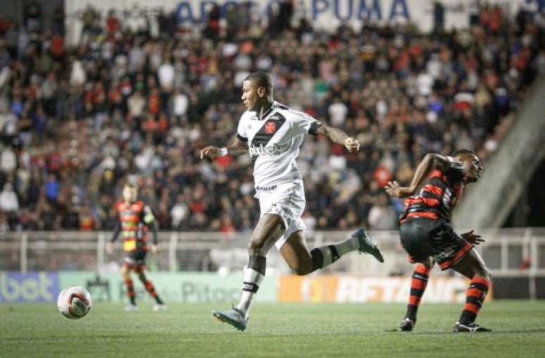 Zé Gabriel era reserva do Vasco, mas entrou na vitória por 1 a 0 sobre o Ituano, em 2022 –