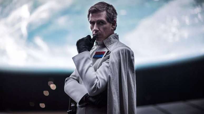 Ben Mendelsohn reprisará o papel de Orson Krennic na segunda temporada de Andor (Imagem: Divulgação/Disney)