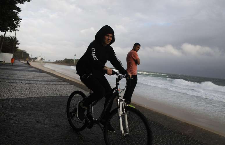 Frente fria causada por ciclone extratropical atinge Rio