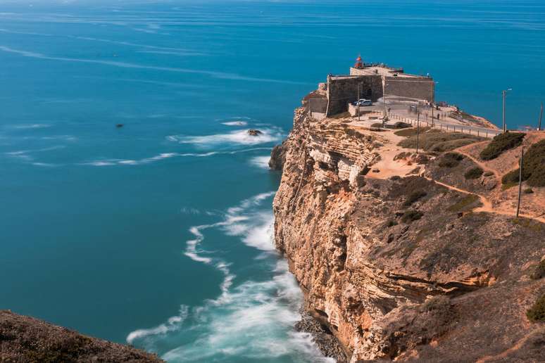 Forte de São Miguel Arcanjo é ponto privilegiado para observar os surfistas de ondas gigantes