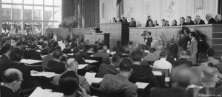 O Parlamento alemão em Bonn, em 1949