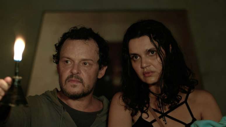 Matheus Nachtergaele (Antônio) e Ana Luiza Rios (Teresa) em '‘Mais Pesado é o Céu’.