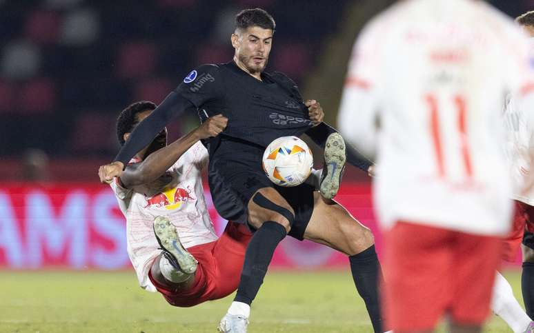 Pedro Raul foi titular contra o Bragantino