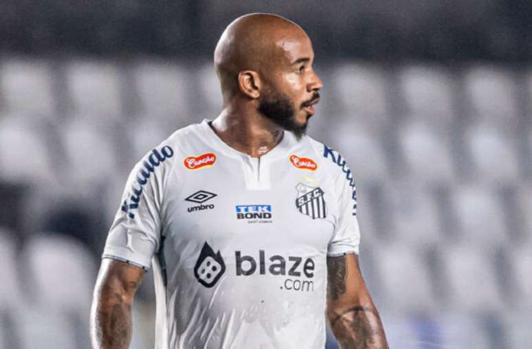 Patrick ainda não engrenou com a camisa do Santos –