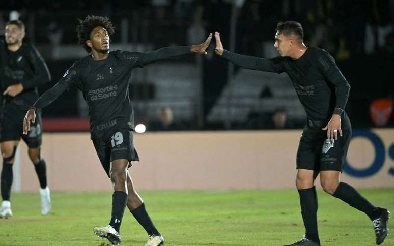 Talles Magno chegou com destaque no Corinthians