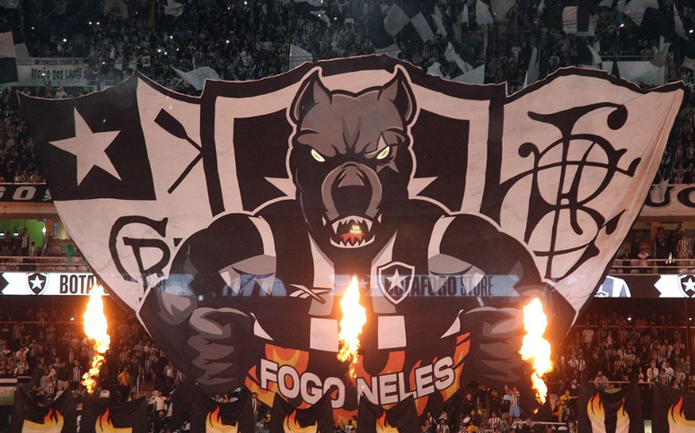 Mosaico da torcida do Botafogo em partida no Estádio Nilton Santos