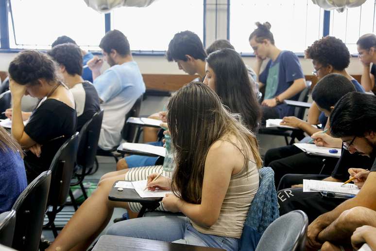 Vestibulandos realizam prova para o processo seletivo da USP, imagem de arquivo