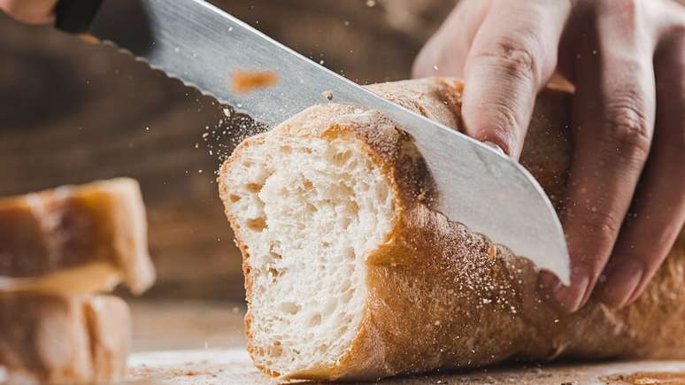 A faca de pão é um item essencial para ter na cozinha –