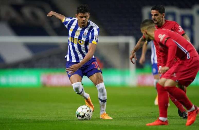 Evanilson em ação com a camisa do Porto, de Portugal, antes de acertar com o clube inglês –