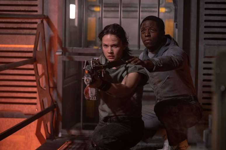 Cailee Spaeny e David Jonsson em 'Alien: Romulus'.