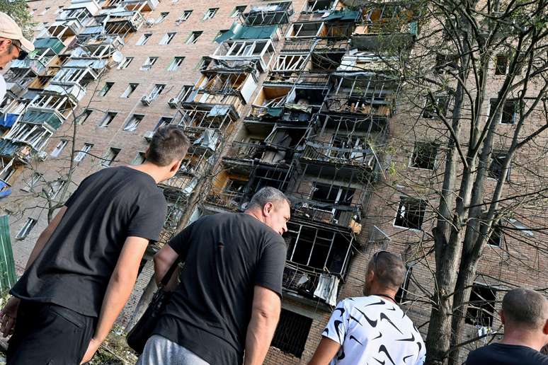 Prédio em Kursk atingido por destroços de mísseis ucranianos