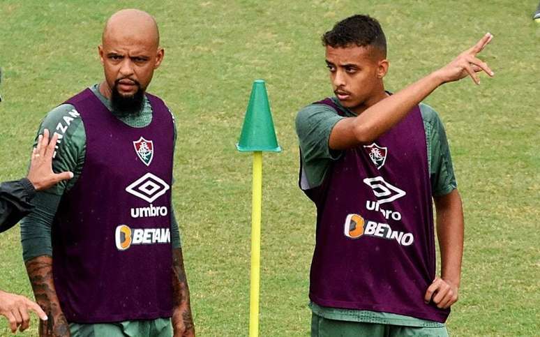 Felipe Melo ao lado do filho Davi Melo em treino do Fluminense