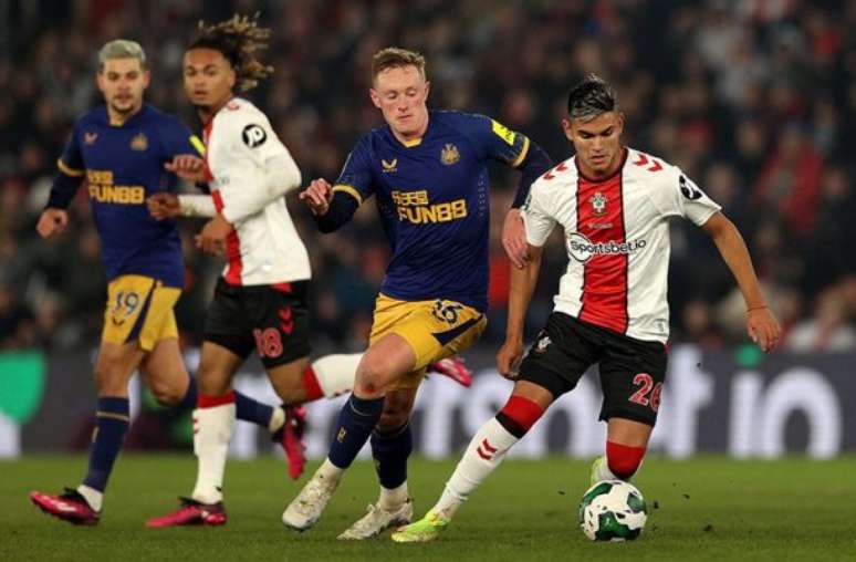 Alcaraz em campo pelo Southampton –