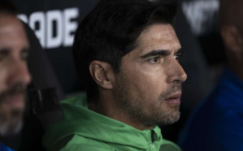 Abel Ferreira terá escalação diferente para o clássico