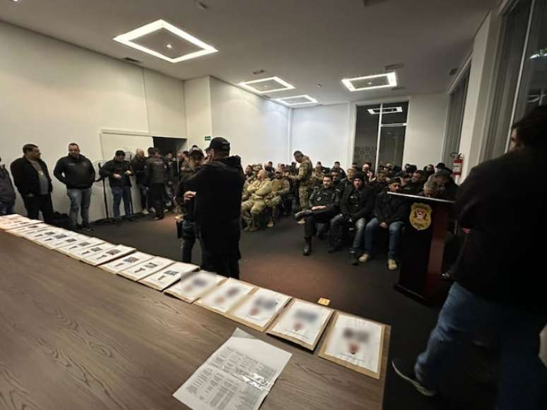 Policiais mobilizados para a Operação Efeito Colateral