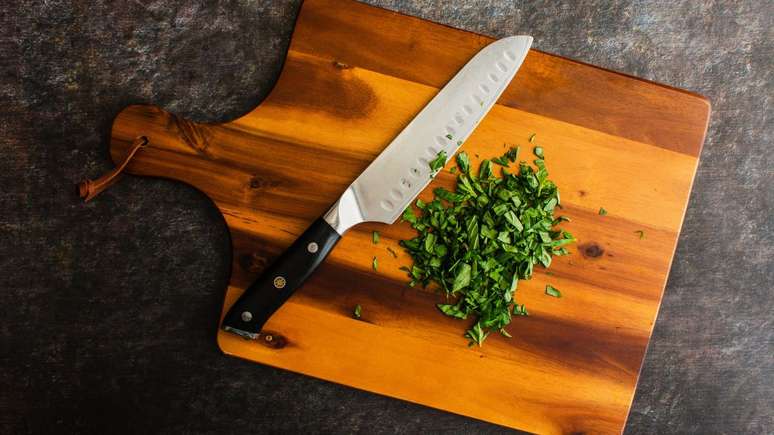 A faca santoku também possui função multiuso –