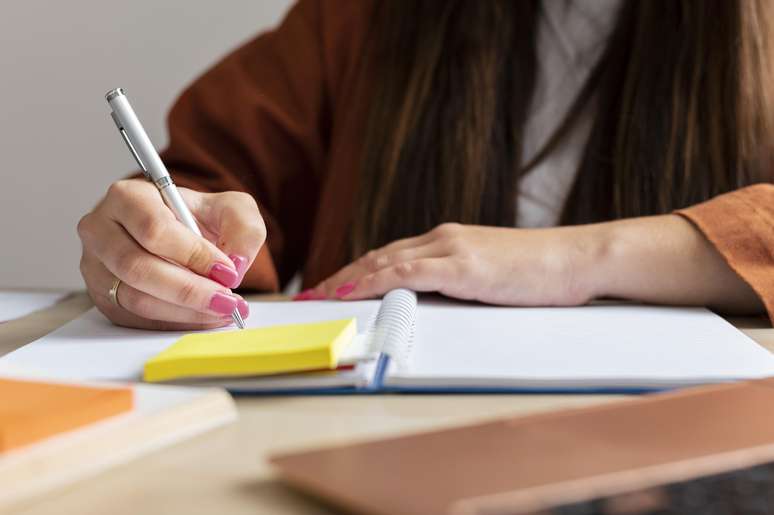 Estudar na véspera não é uma boa pedida, dizem psicólogas