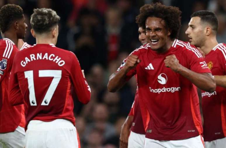 Estreante, Joshua Zirkzee comemora o gol da vitória do Manchester United sobre o Fulham –