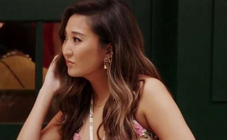 A personagem Mindy Chen de Emily em Paris 