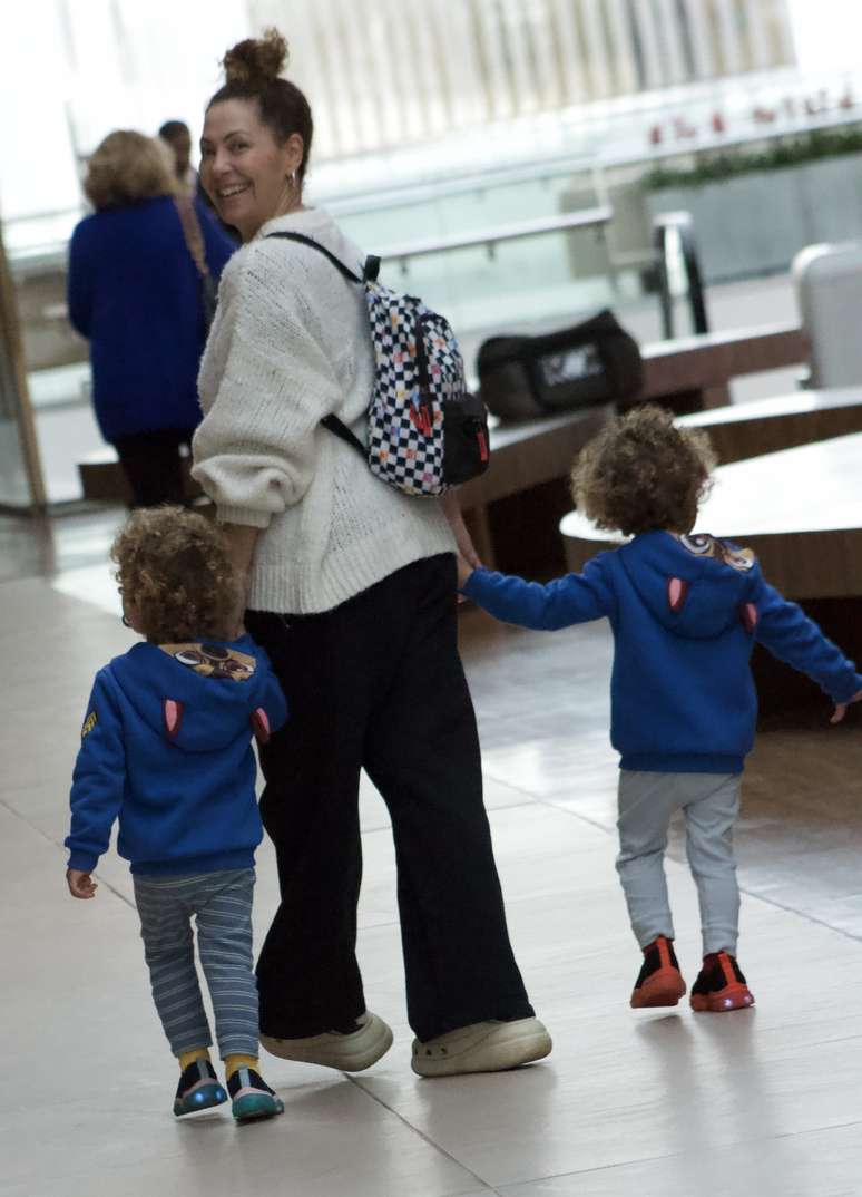 Fabiula Nascimento e os filhos gêmeos —