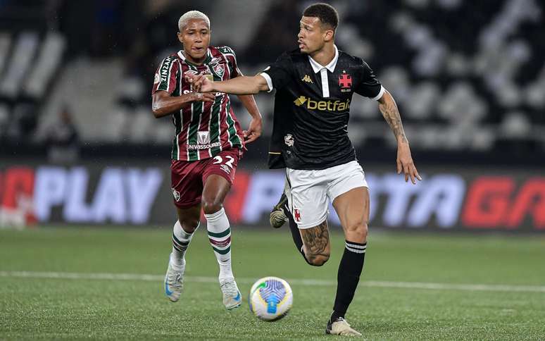 João Victor voltou a entrar em campo contra o Fluminense