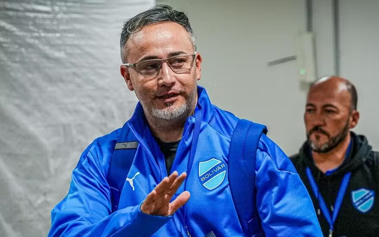 Flavio Robatto, técnico do Bolívar, de passagem na zona mista do Estádio Maracanã