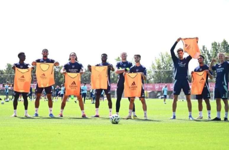 Jogadores do Arsenal durante treinamento da equipe –