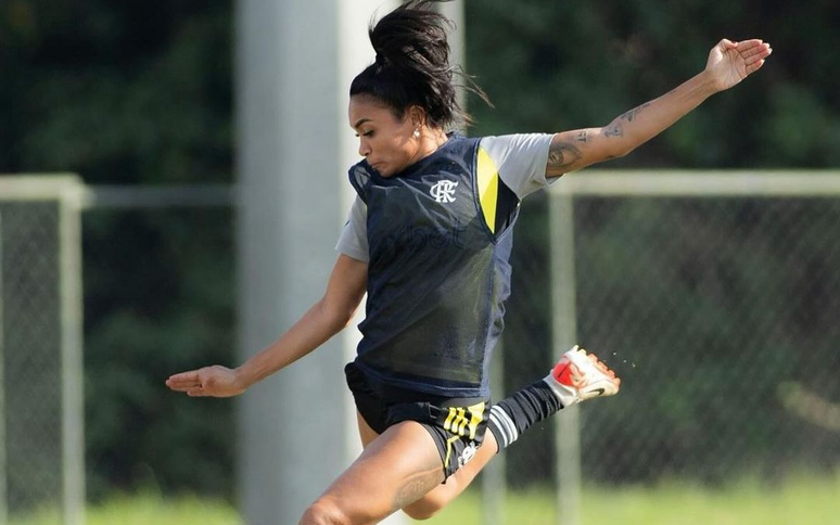 Thais em treinamento pelo Flamengo