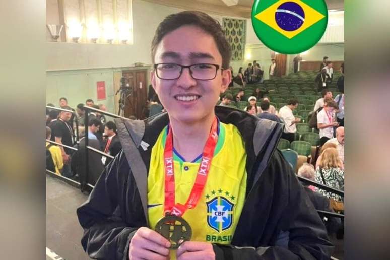 Felipe Makoto Shimamura Silva conquistou a medalha de ouro na 65ª Olimpíada Internacional de Matemática (IMO), realizada em Bath, no Reino Unido.