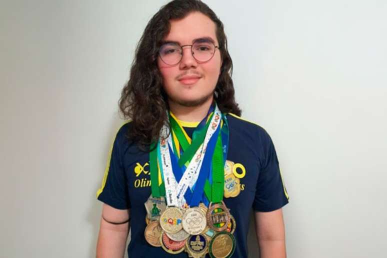 Com apenas 17 anos, Rafael Joaquim Parra já é dono de 43 medalhas em olimpíadas