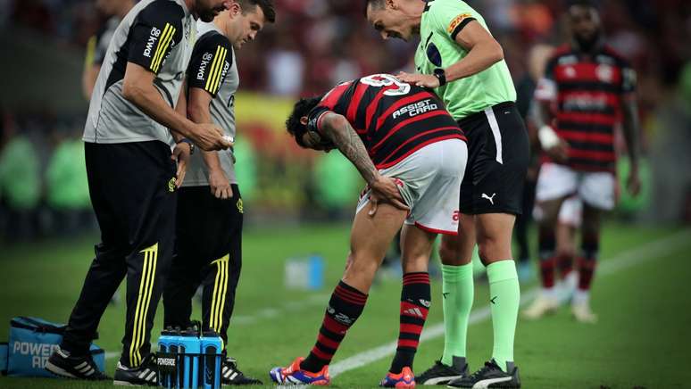 Pedro sente lesão na coxa contra o Bolívar, no Maracanã