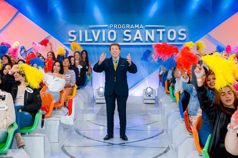 Programa Silvio Santos e a planteia formada só por mulheres.