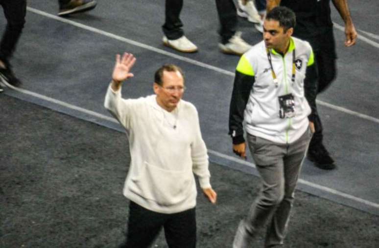 John Textor passeia no Estádio Nilton Santos. Ele comanda o Botafogo desde 2022 –