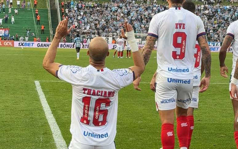 Thaciano marcou o gol que abriu o placar para o Bahia