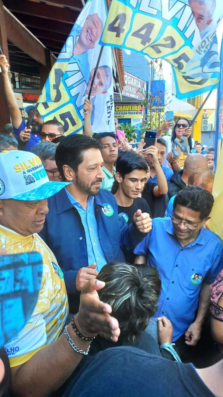 Prefeito Ricardo Nunes em caminhada de campanha no bairro do Parque Santo Antônio, em São Paulo